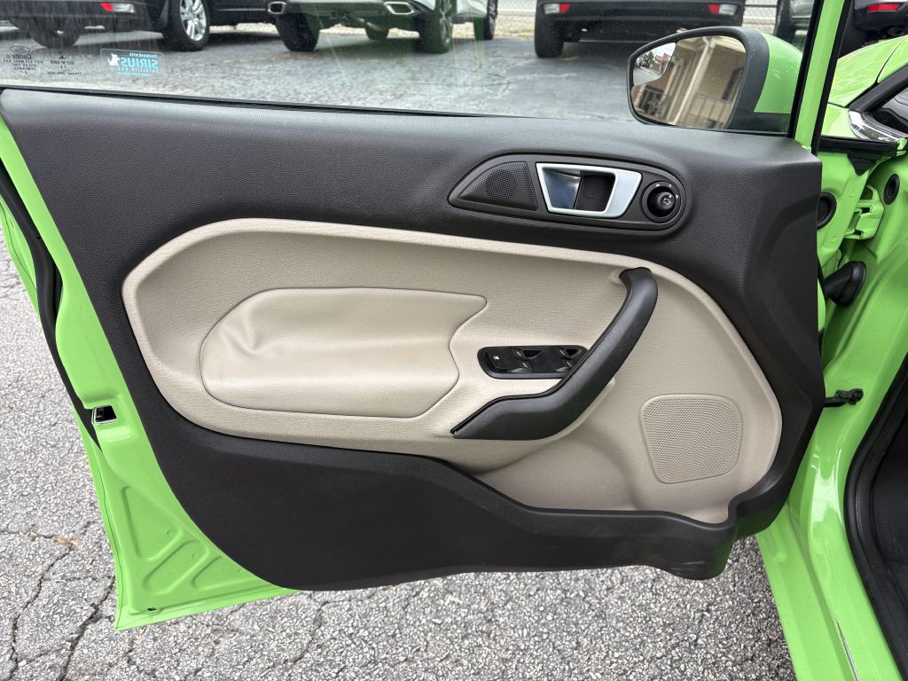 2014 Ford Fiesta Image 9
