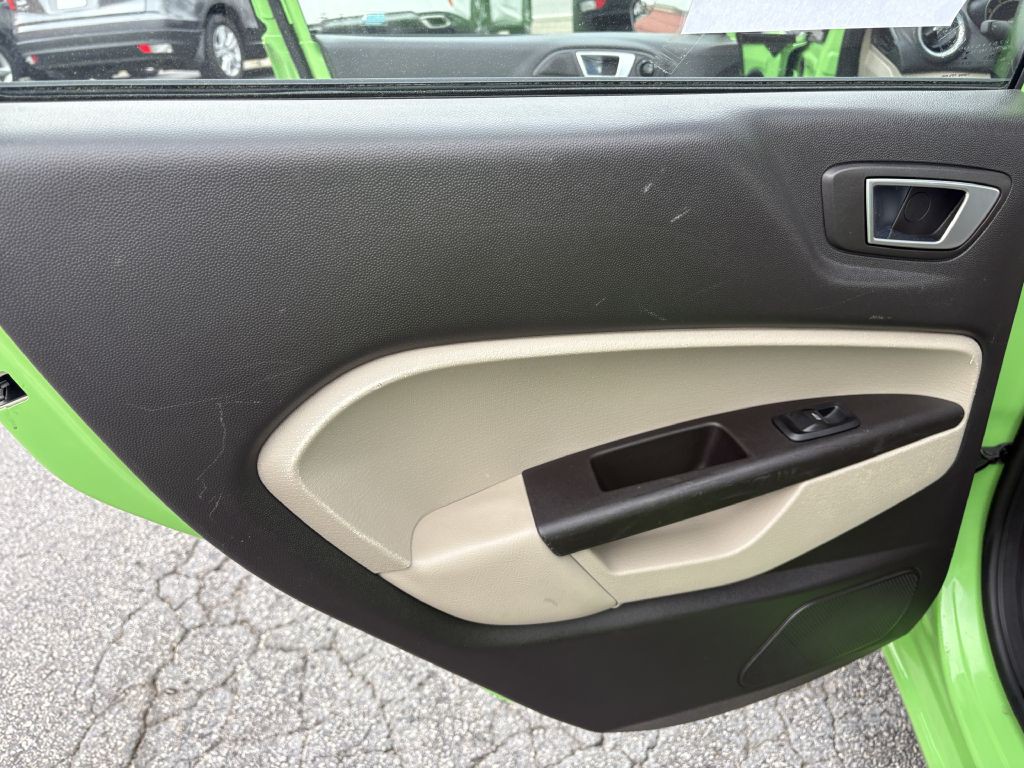 2014 Ford Fiesta Image 12