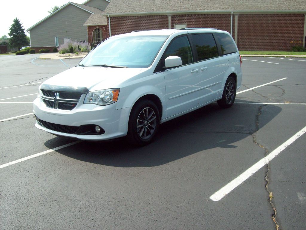2017 Dodge Grand Caravan Image 1