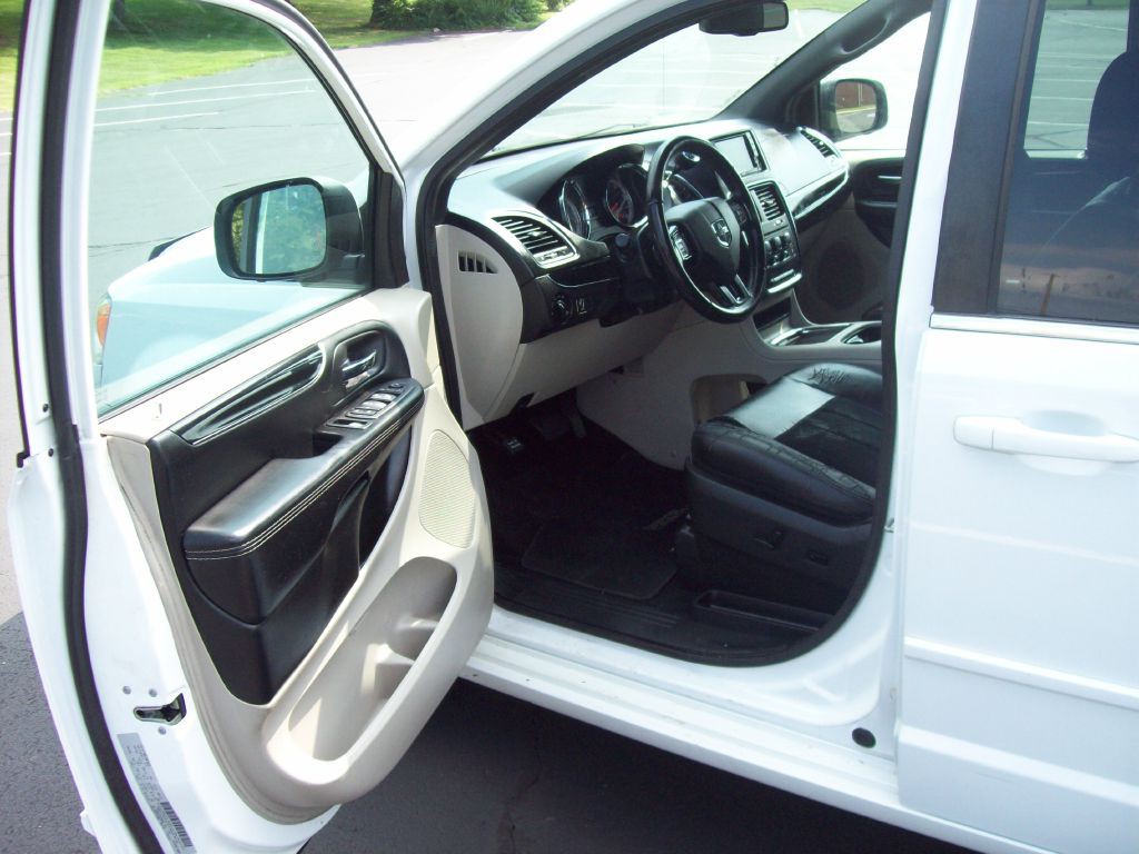 2017 Dodge Grand Caravan Image 9