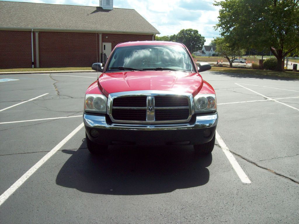 2005 Dodge Dakota Image 2