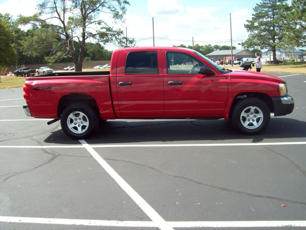 2005 Dodge Dakota Image 4
