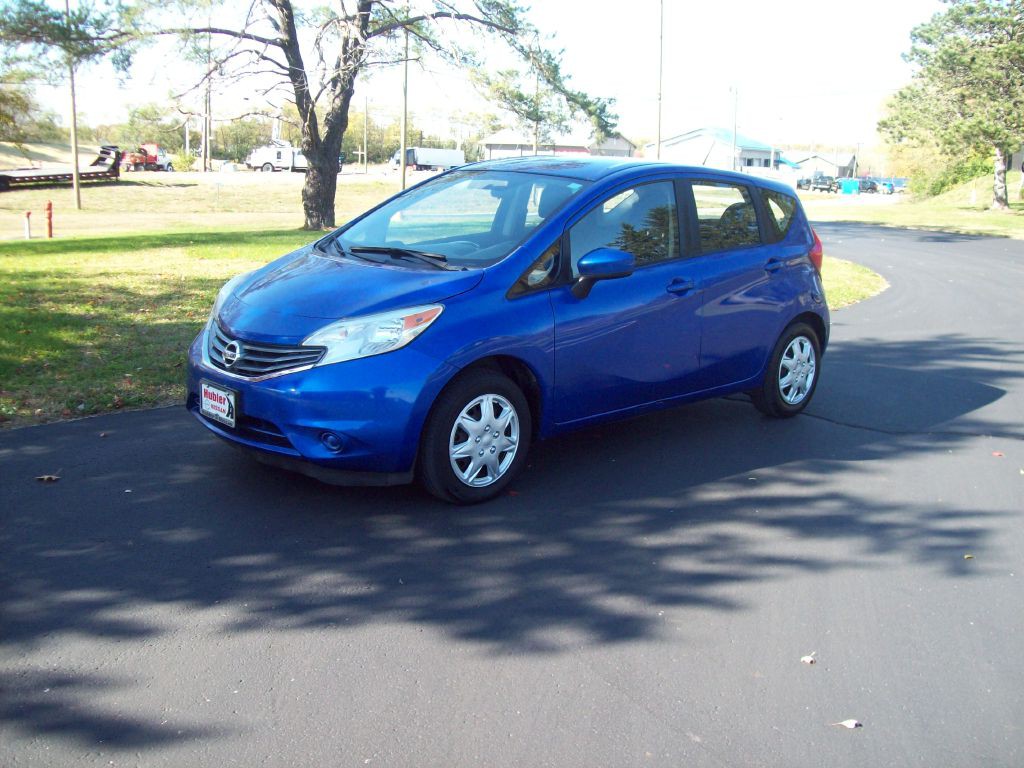 2016 Nissan Versa Image 1