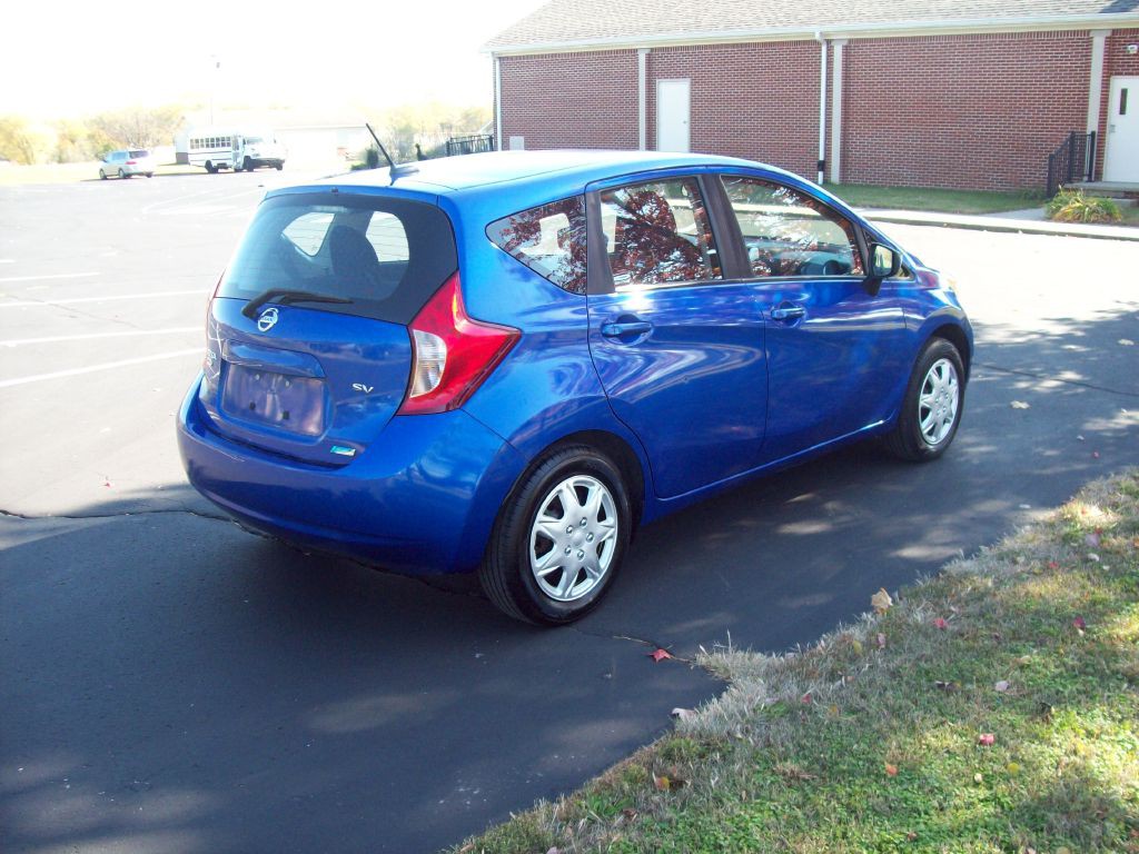 2016 Nissan Versa Image 5