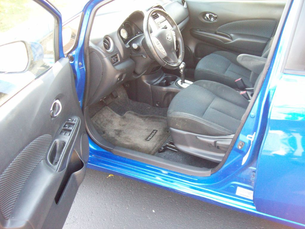 2016 Nissan Versa Image 9