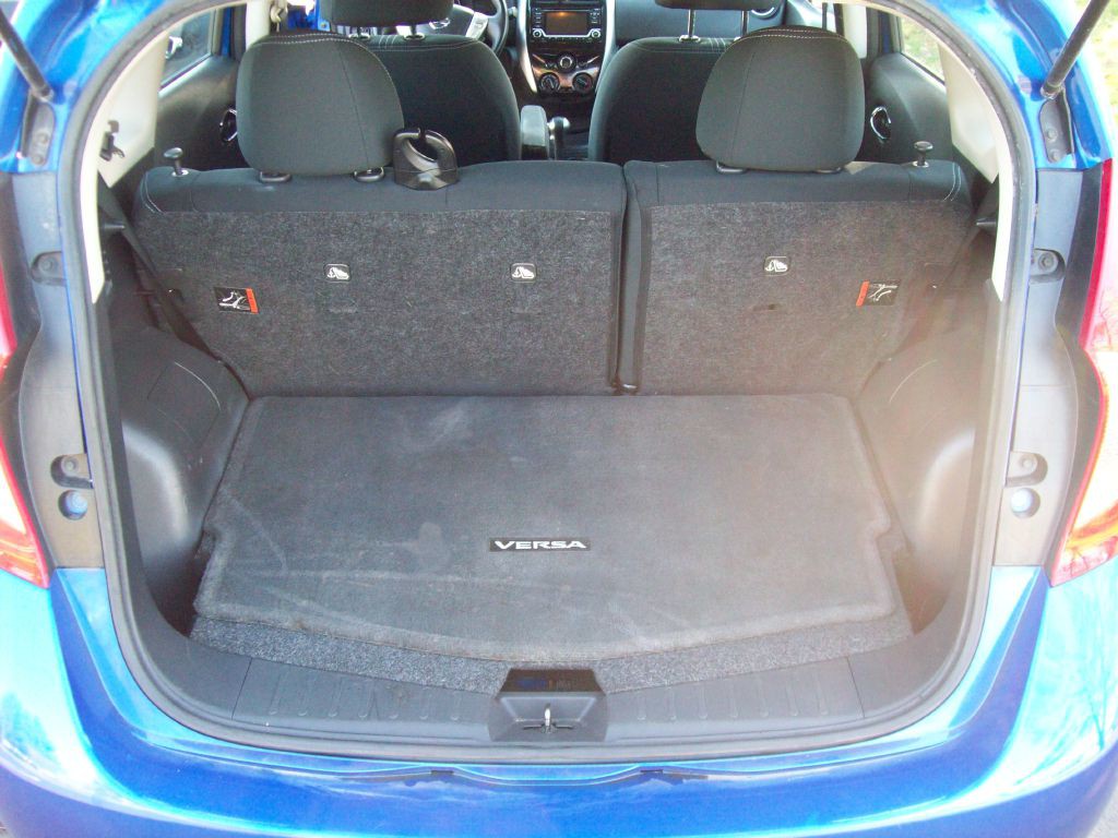 2016 Nissan Versa Image 11