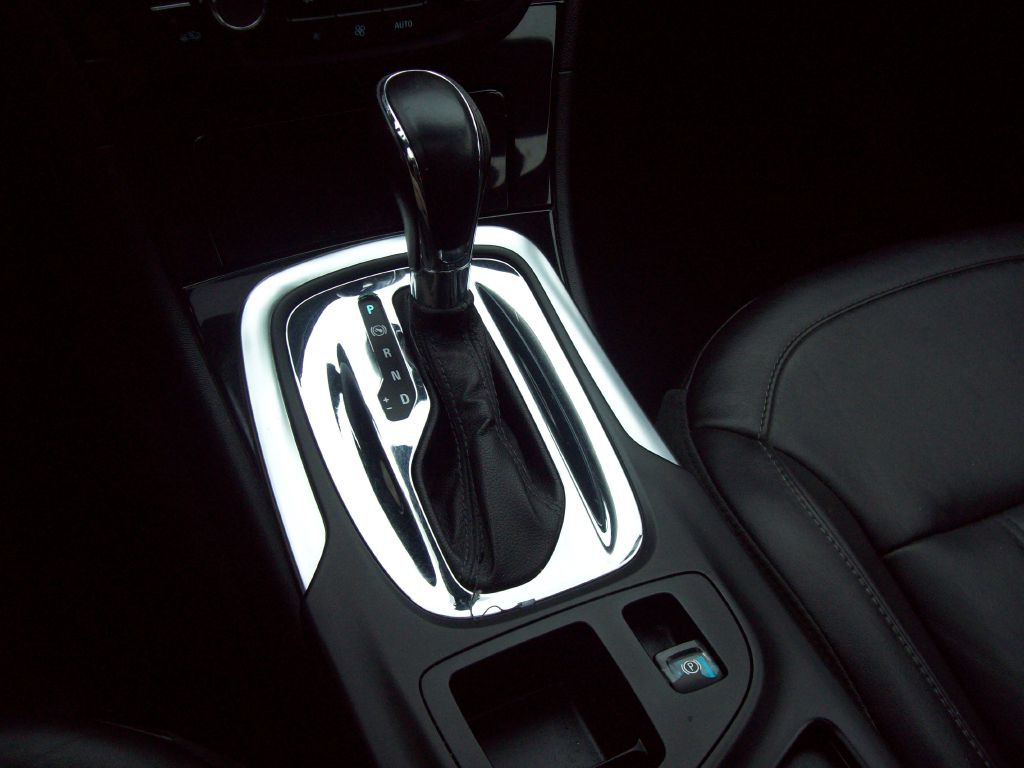 2013 Buick Regal Image 16