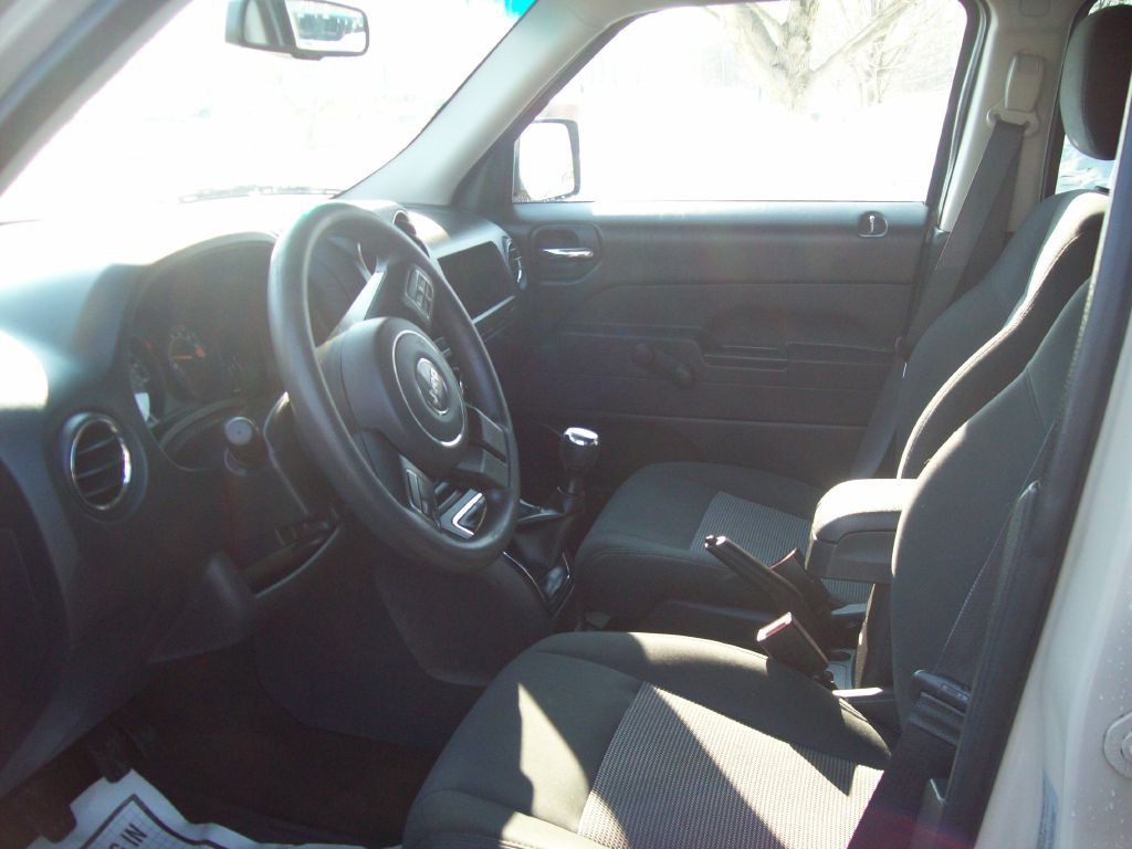 2017 Jeep Patriot Image 9
