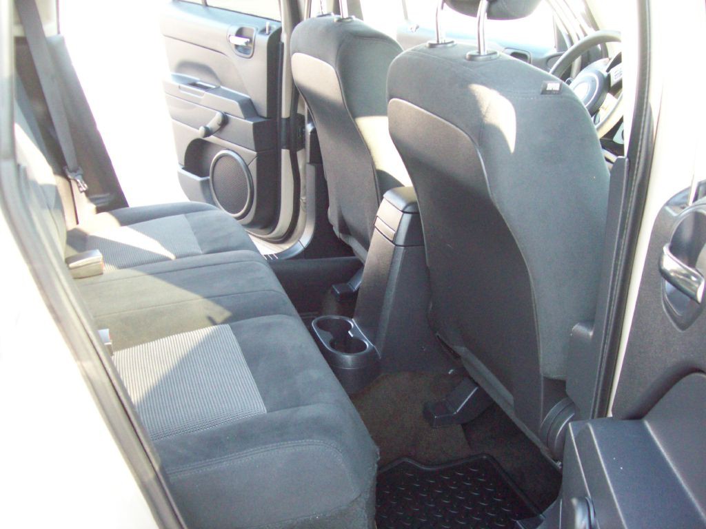 2017 Jeep Patriot Image 12