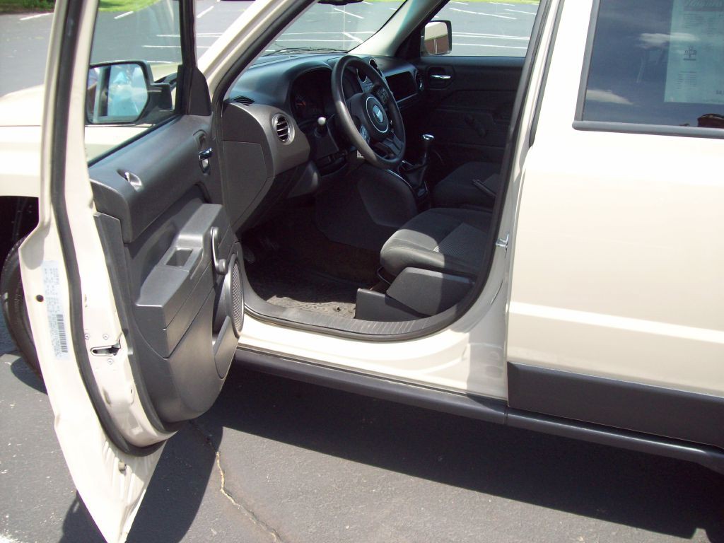 2017 Jeep Patriot Image 9