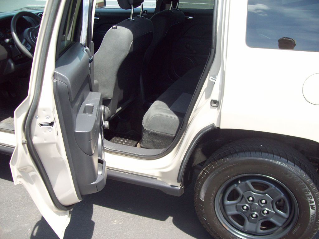 2017 Jeep Patriot Image 10
