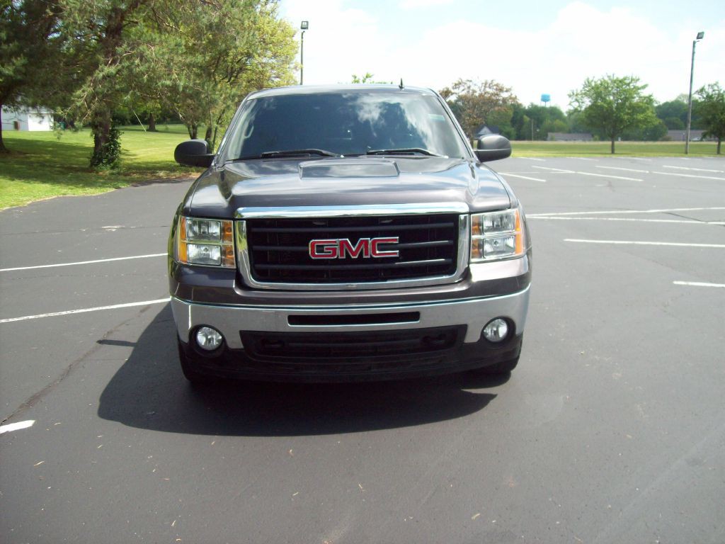 2011 GMC Sierra Image 2