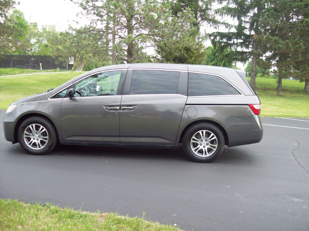 2013 Honda Odyssey Image 2
