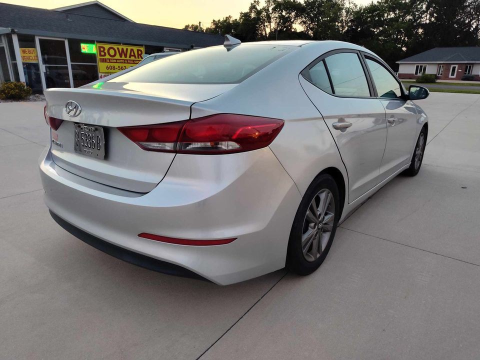 2018 Hyundai Elantra Image 2