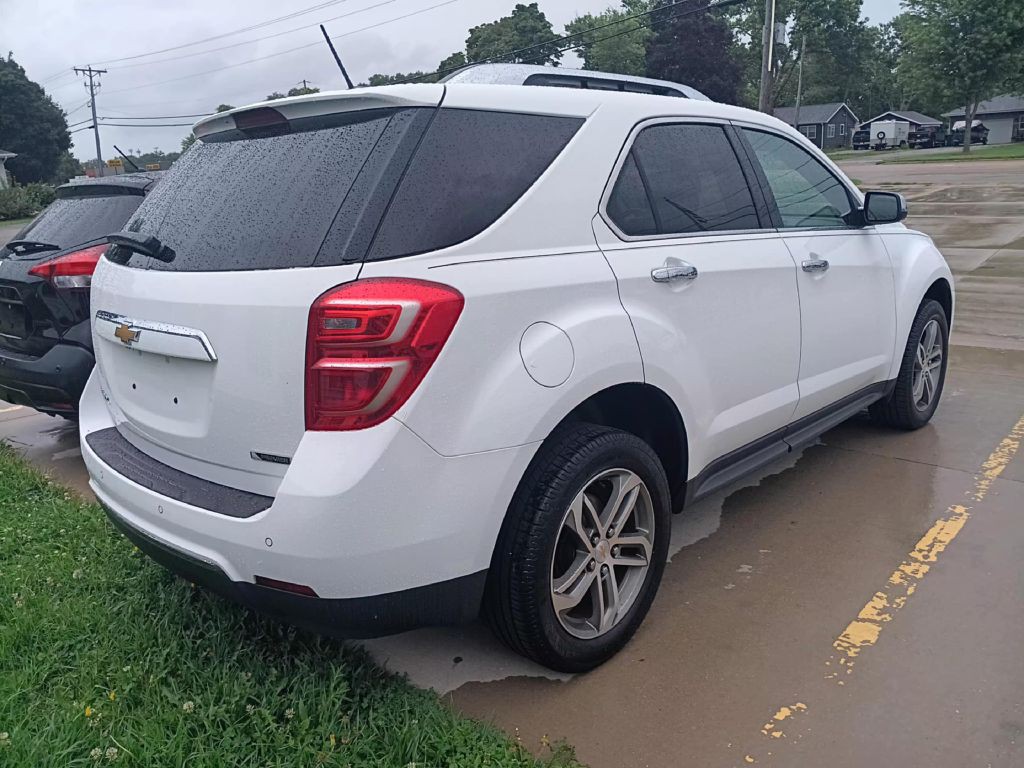 2017 Chevrolet Equinox Image 2