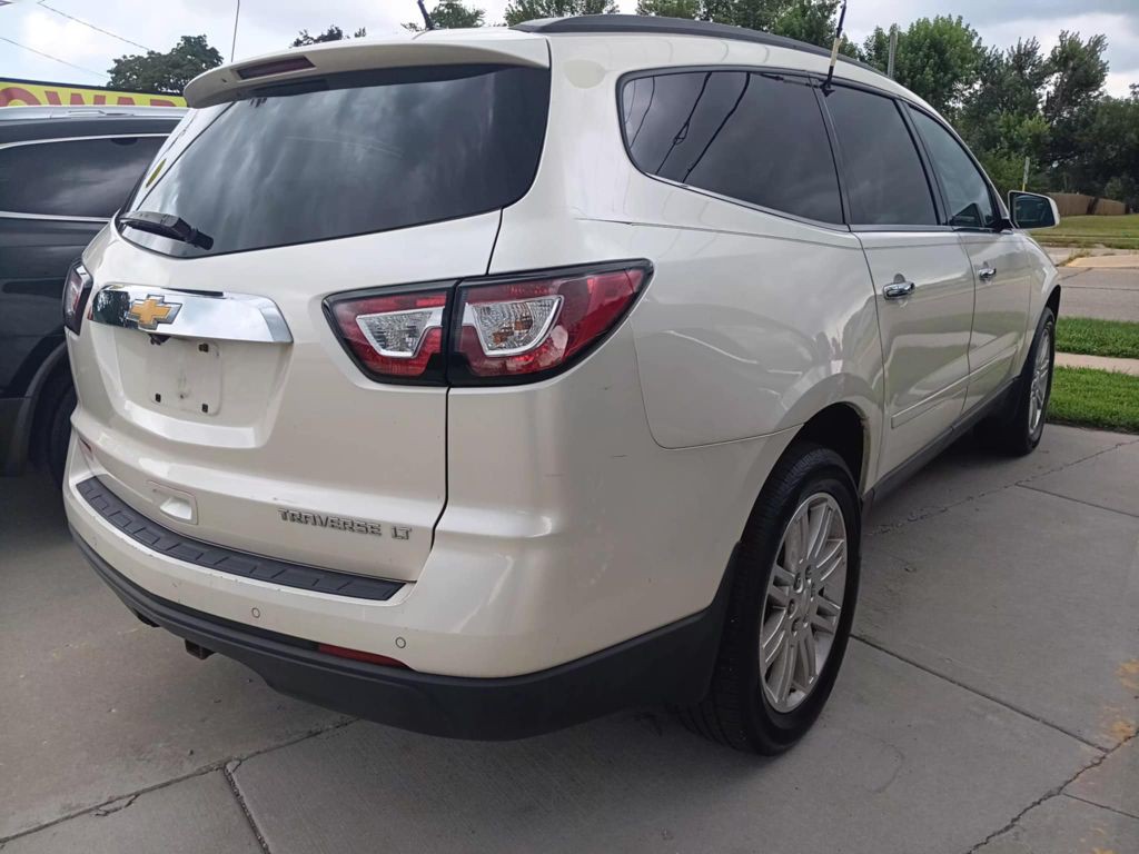 2014 Chevrolet Traverse Image 2
