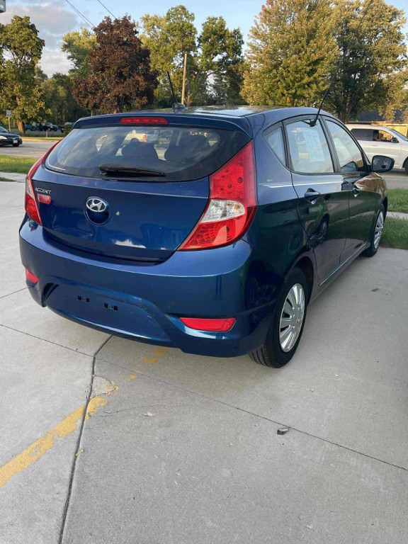 2015 Hyundai Accent Image 4