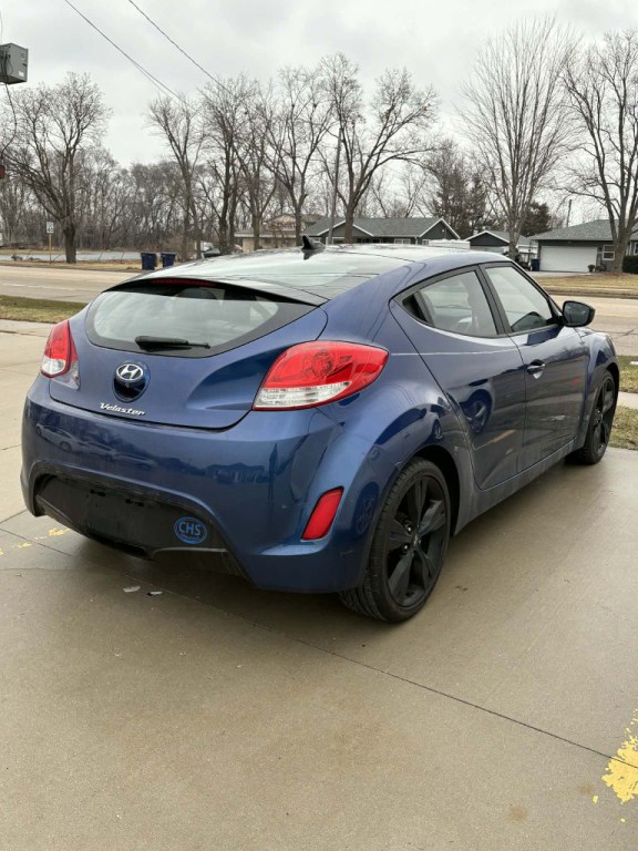 2016 Hyundai Veloster Image 2