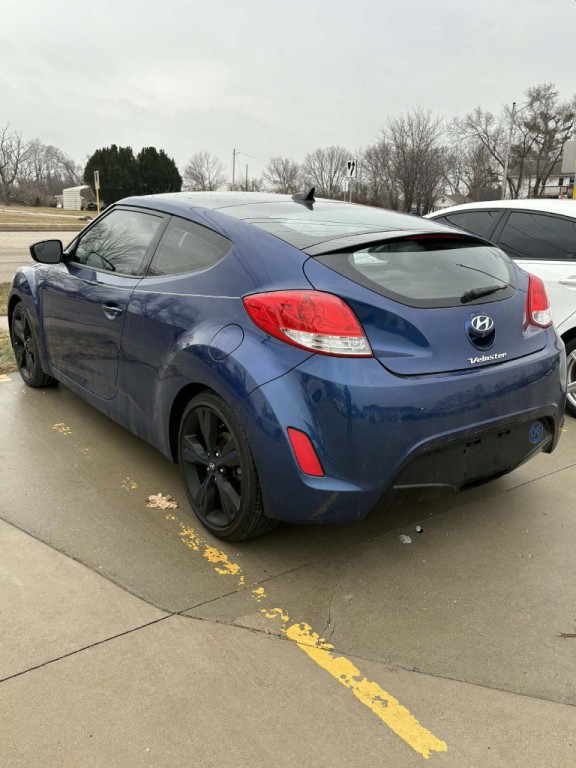 2016 Hyundai Veloster Image 4