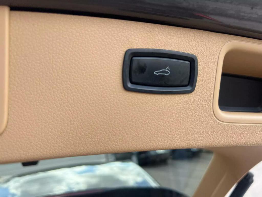 2015 Porsche Macan Image 10