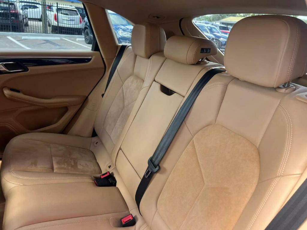 2015 Porsche Macan Image 14