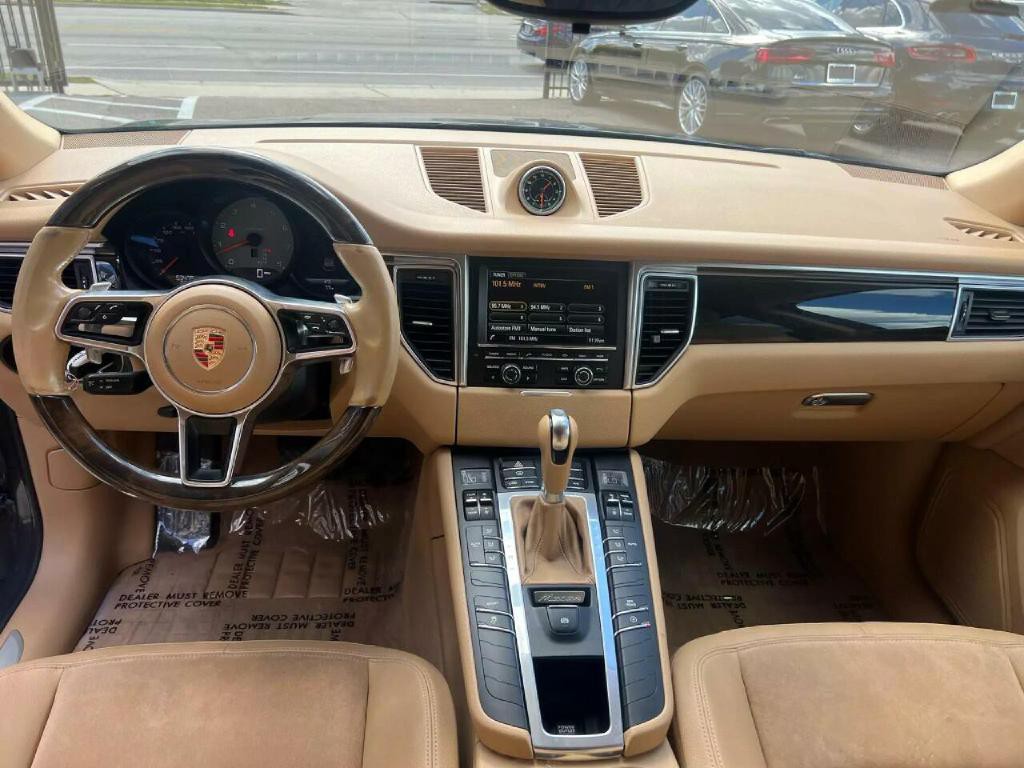 2015 Porsche Macan Image 15