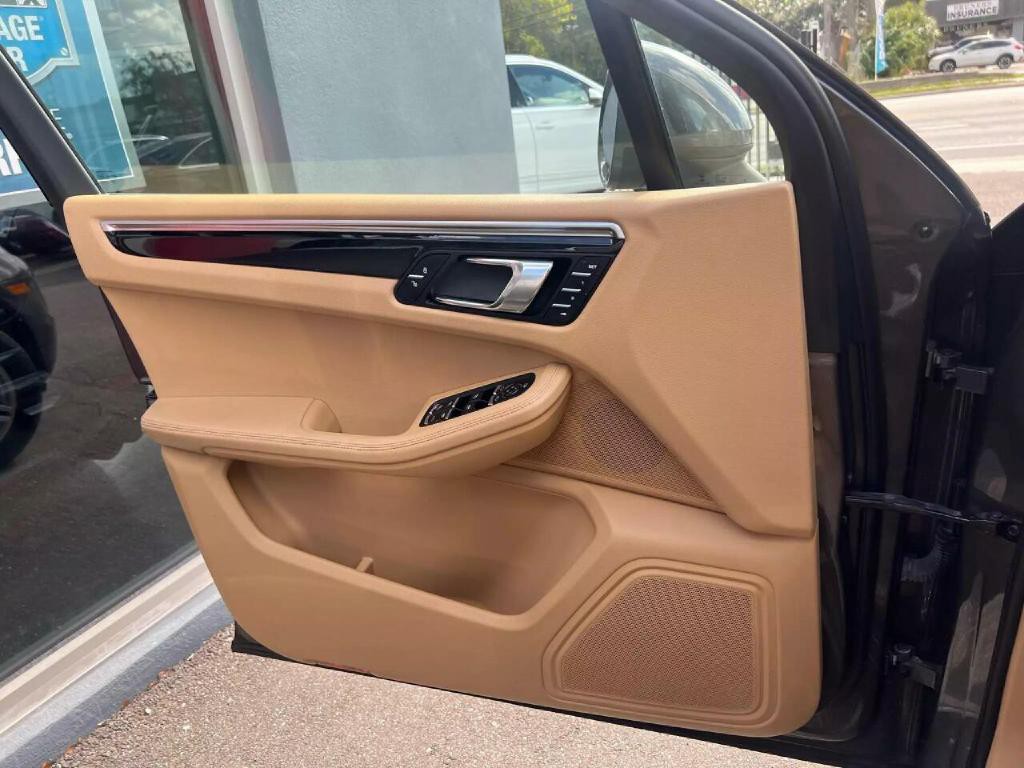 2015 Porsche Macan Image 20