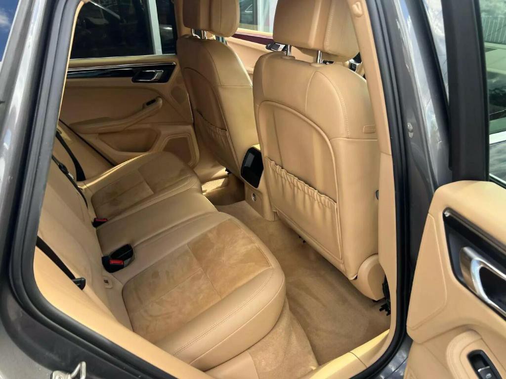 2015 Porsche Macan Image 23
