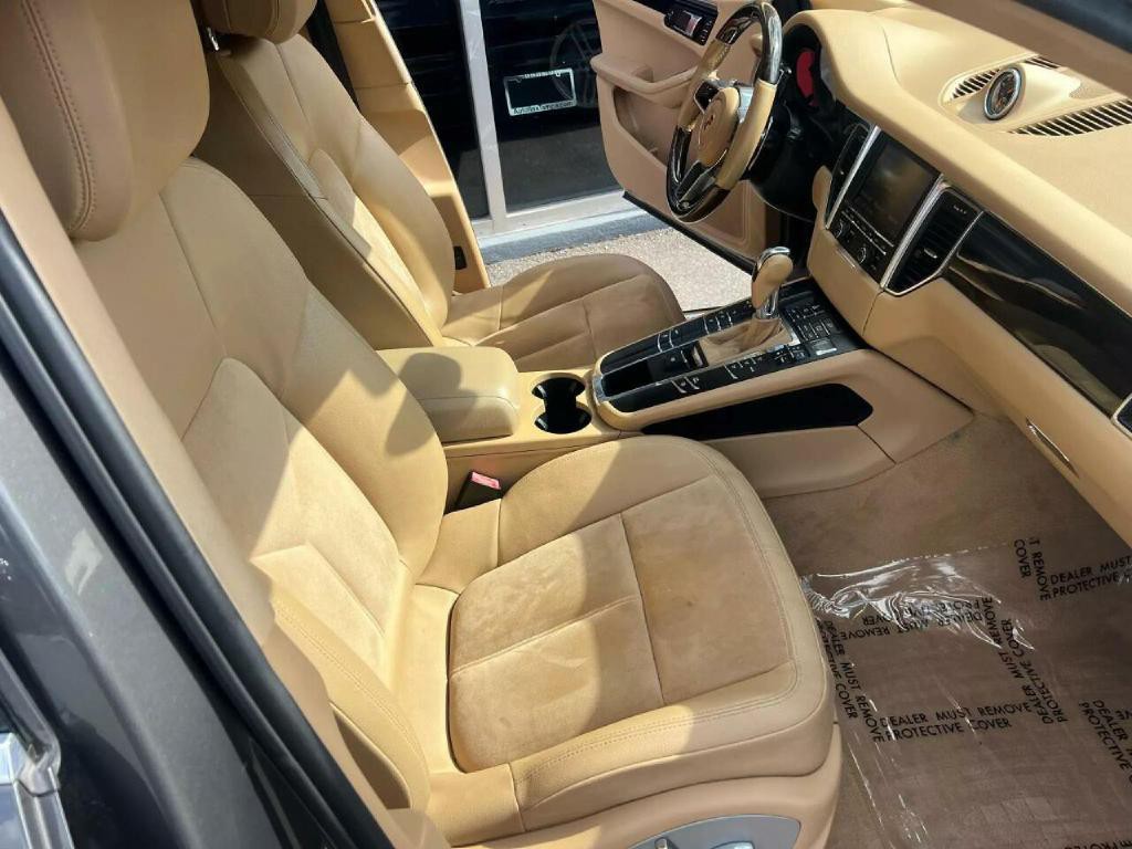 2015 Porsche Macan Image 25
