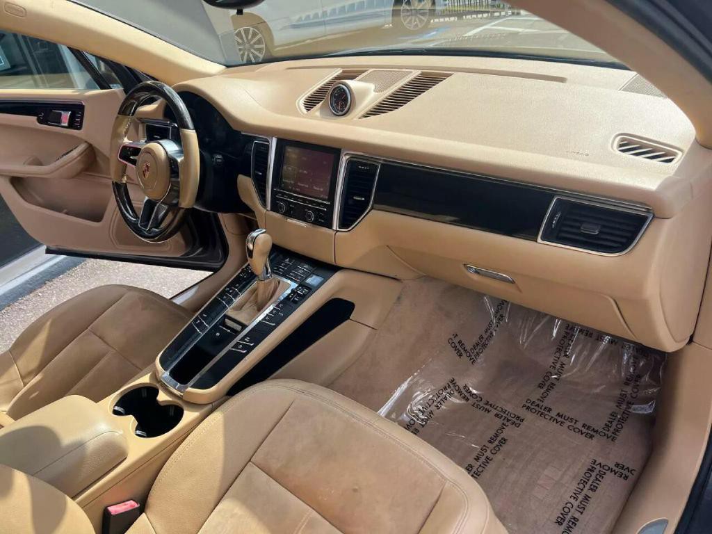 2015 Porsche Macan Image 26