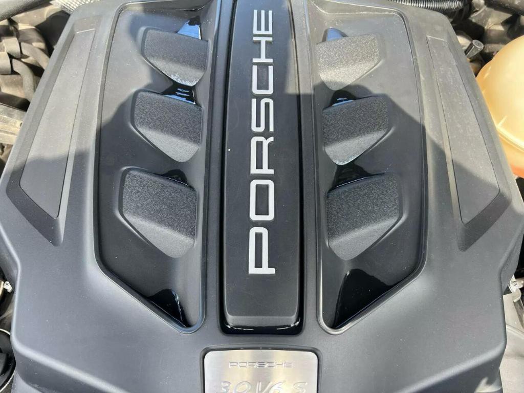 2015 Porsche Macan Image 31