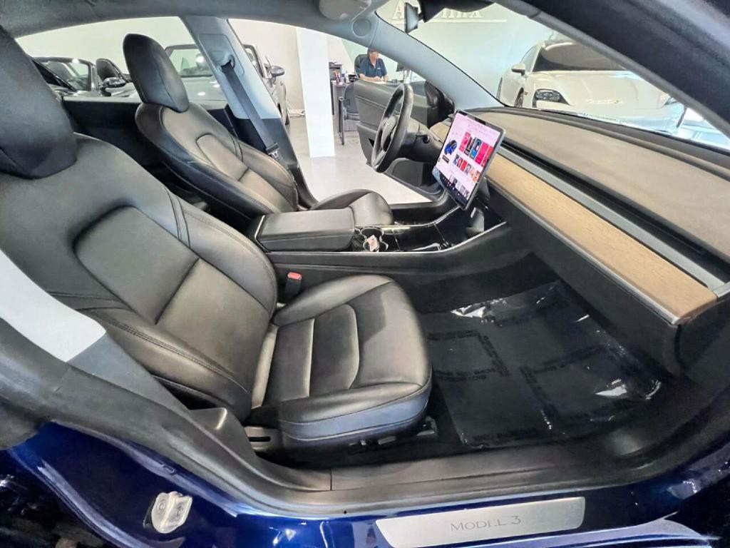 2018 Tesla Model 3 Image 24