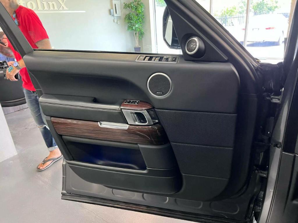 2015 Land Rover Range Rover Image 28