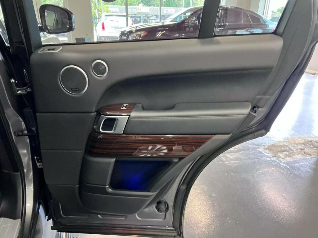 2015 Land Rover Range Rover Image 30