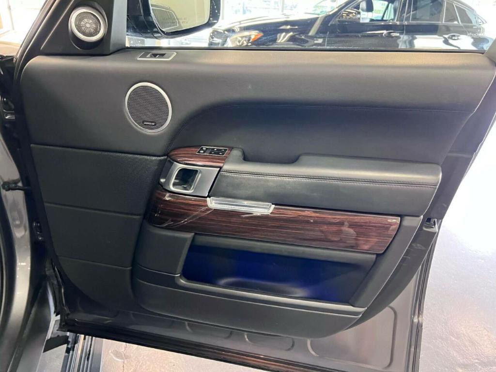 2015 Land Rover Range Rover Image 31