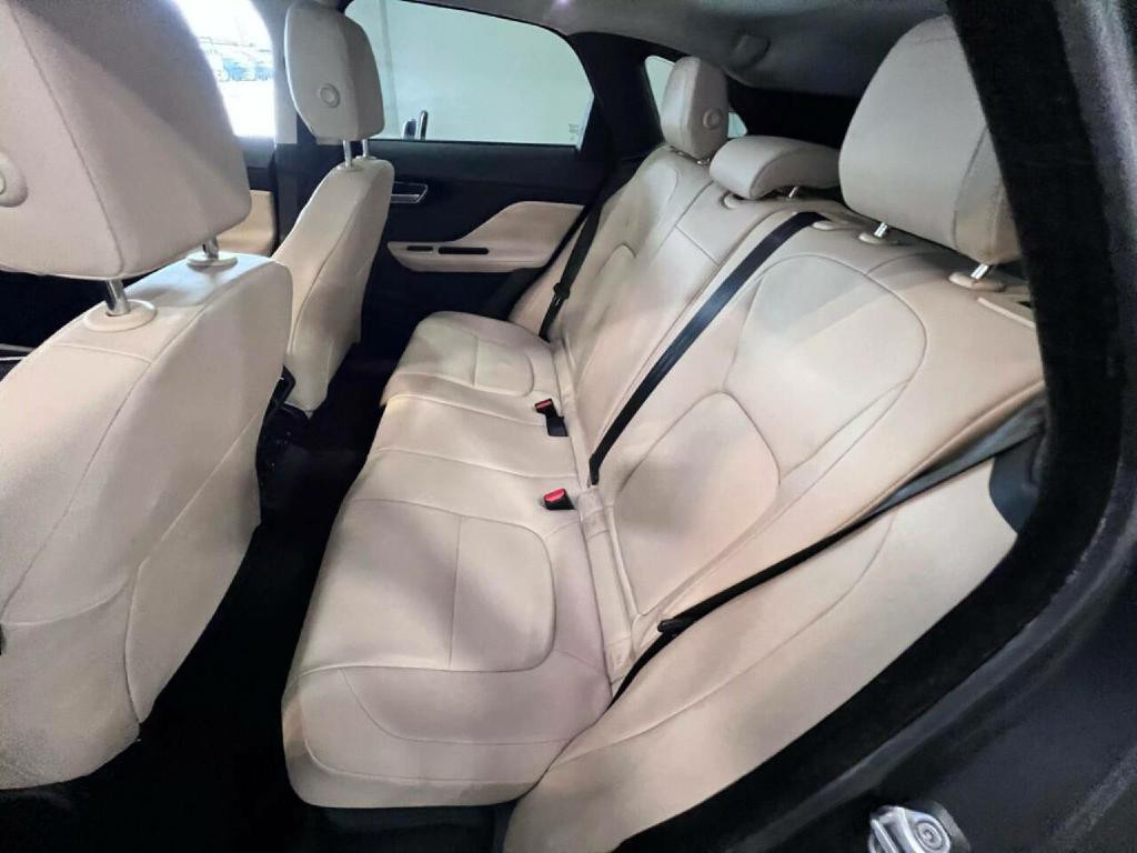 2018 Jaguar F-PACE Image 10