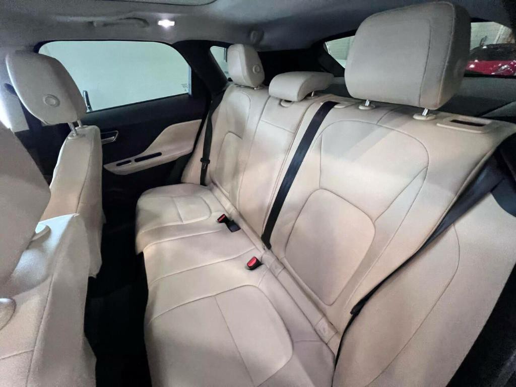 2018 Jaguar F-PACE Image 11