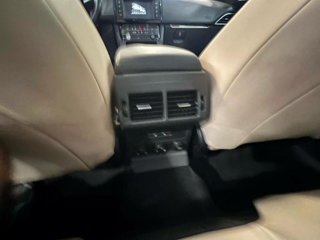 2018 Jaguar F-PACE Image 12