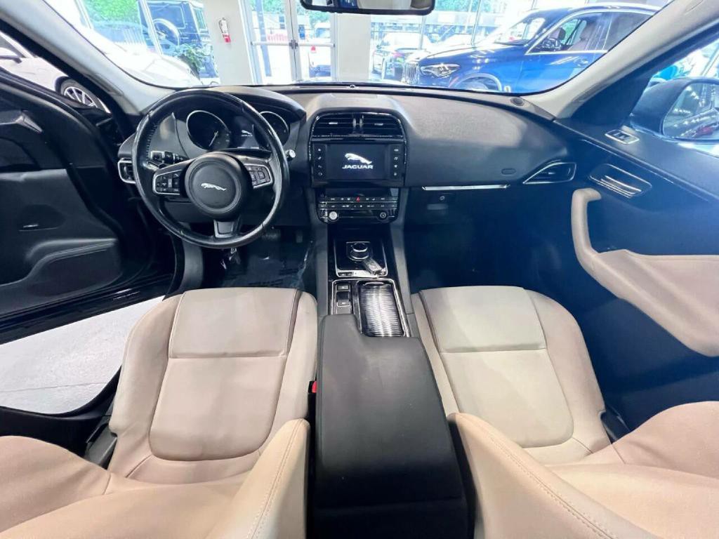 2018 Jaguar F-PACE Image 14