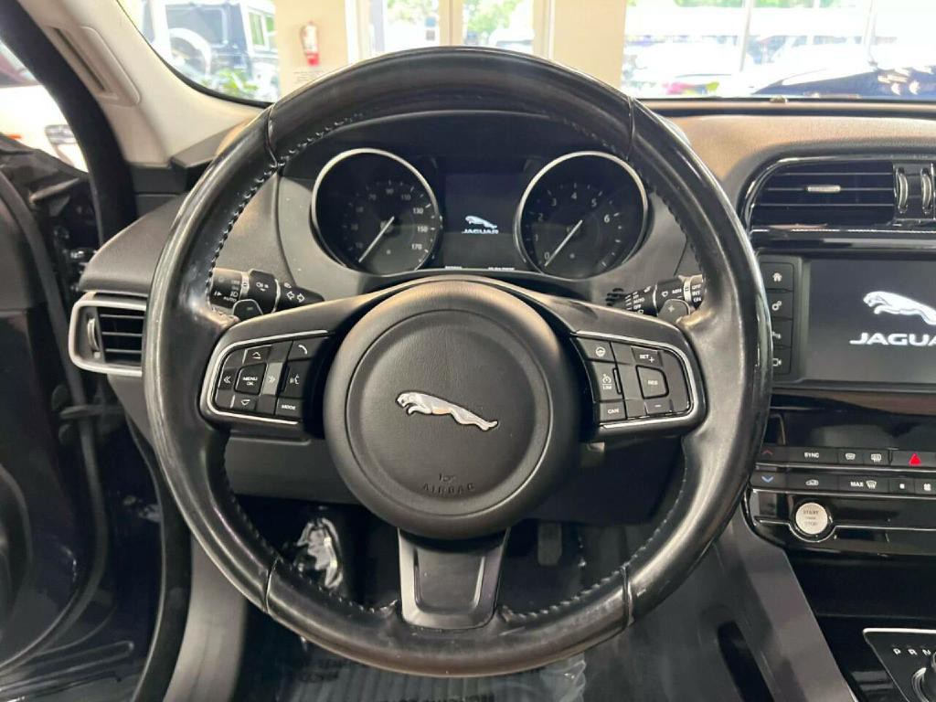 2018 Jaguar F-PACE Image 15
