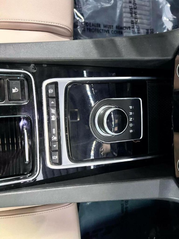 2018 Jaguar F-PACE Image 17
