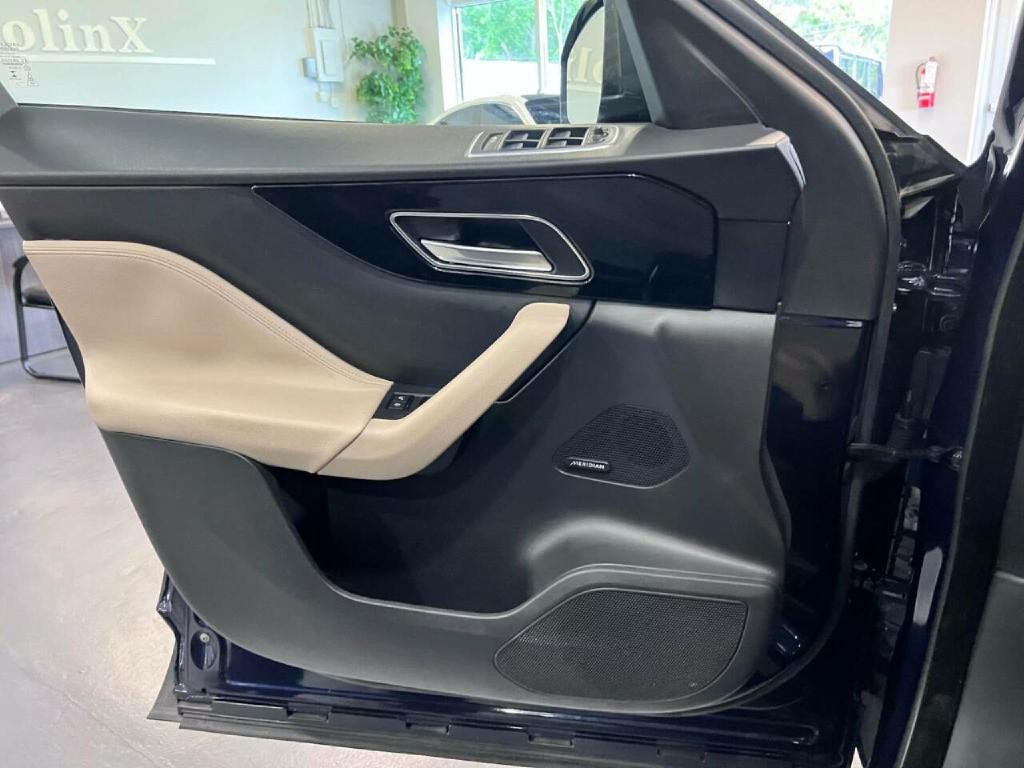 2018 Jaguar F-PACE Image 18