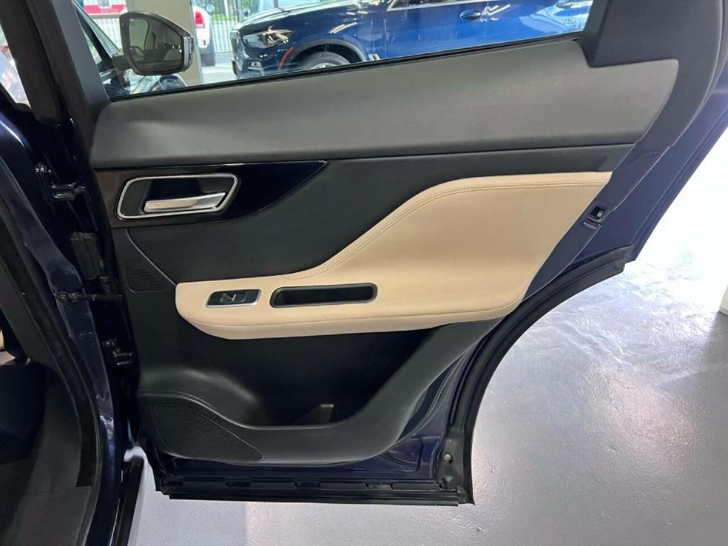 2018 Jaguar F-PACE Image 20