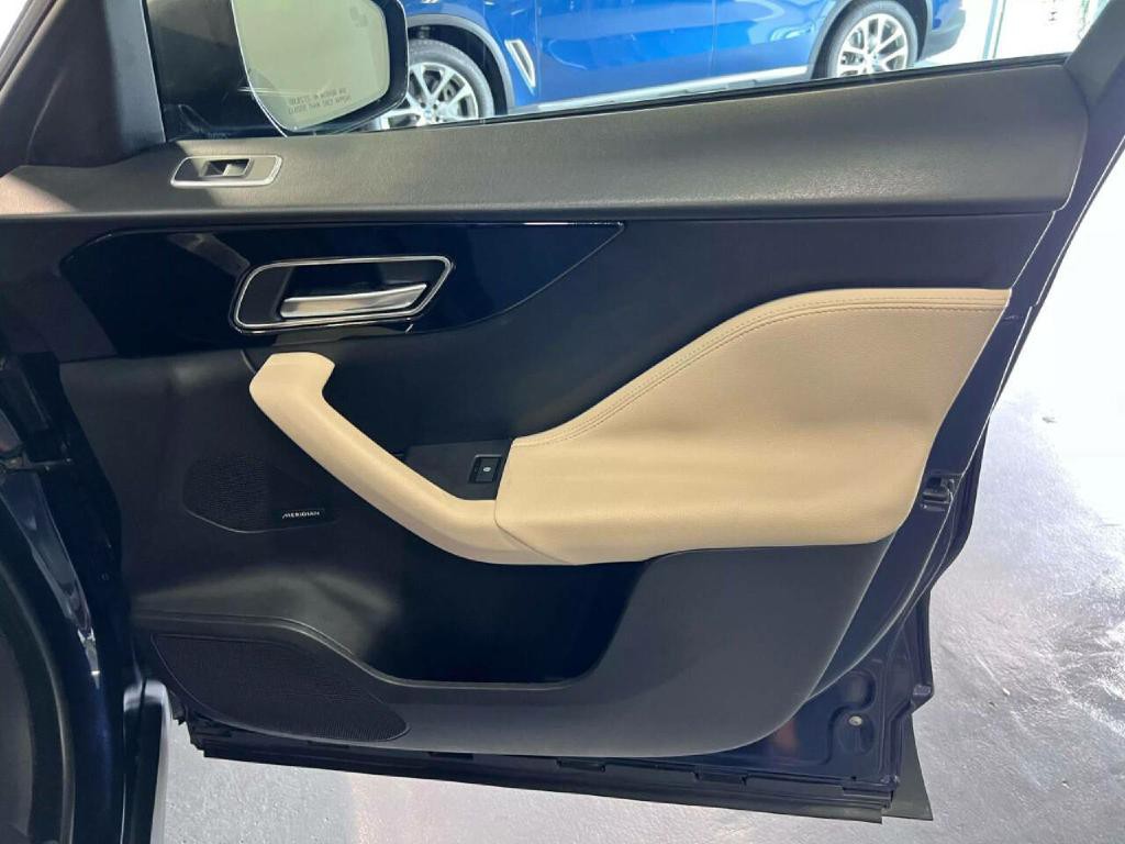 2018 Jaguar F-PACE Image 21