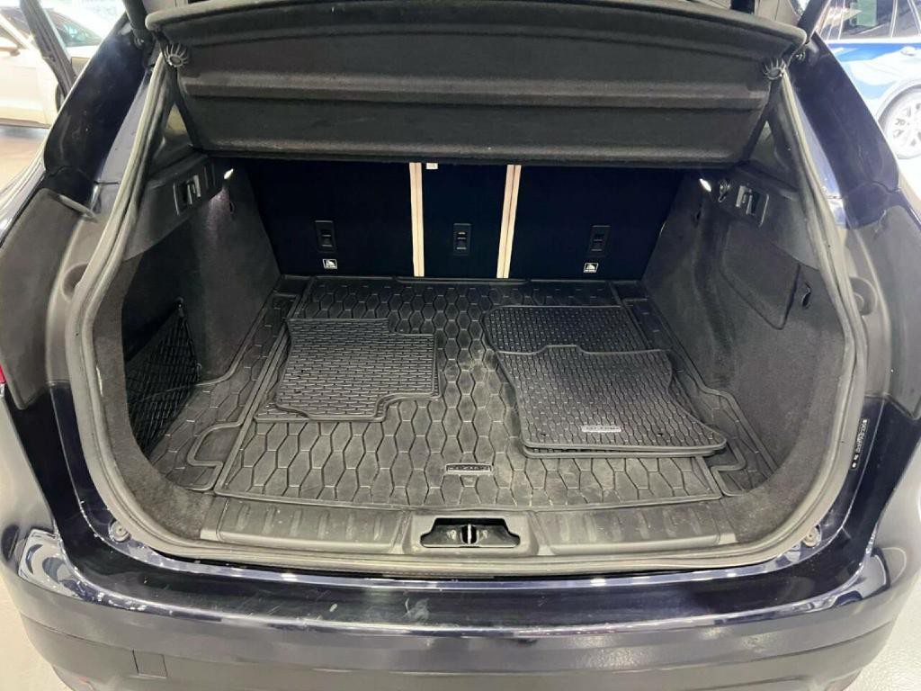 2018 Jaguar F-PACE Image 22