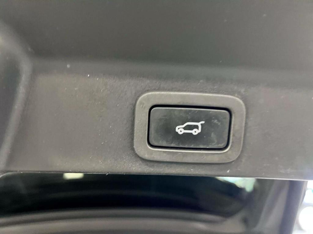 2018 Jaguar F-PACE Image 23