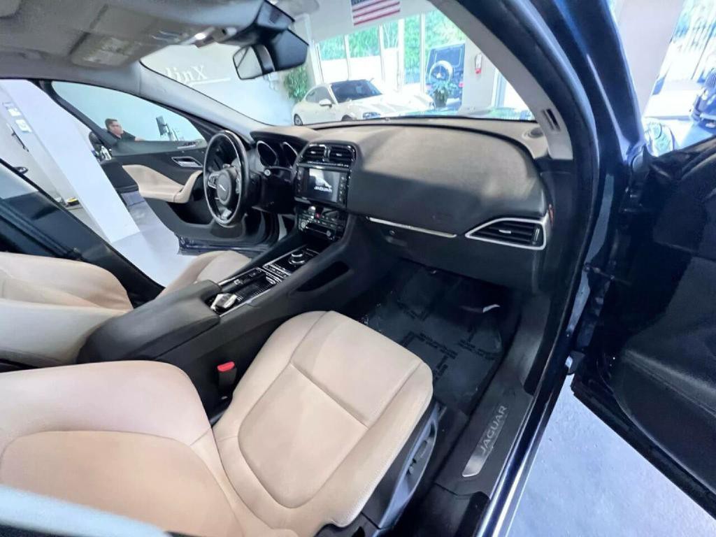 2018 Jaguar F-PACE Image 26
