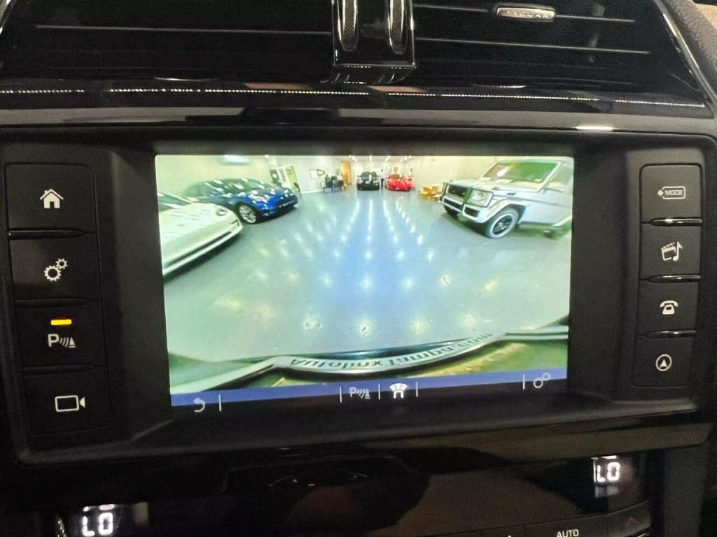 2018 Jaguar F-PACE Image 28