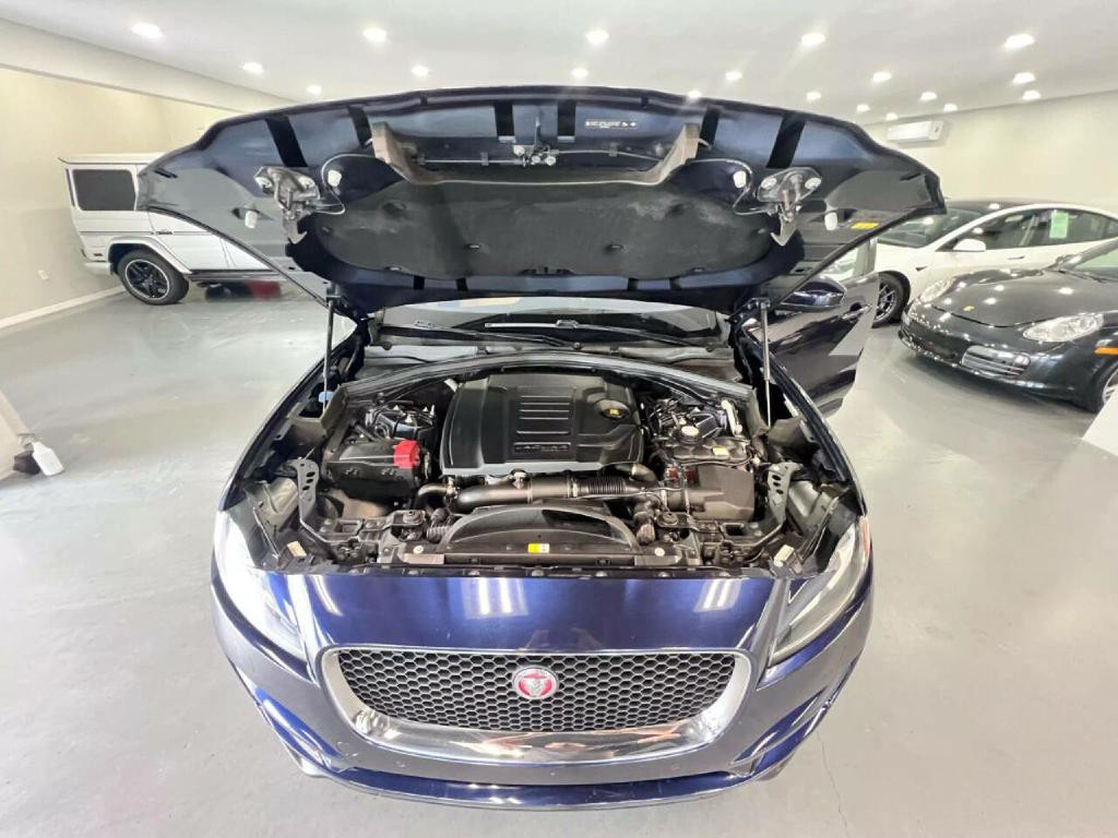 2018 Jaguar F-PACE Image 31