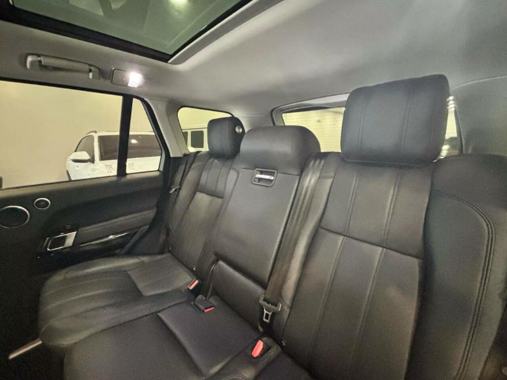 2017 Land Rover Range Rover Image 13